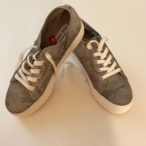 Steve Madden Platform Sneakers